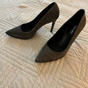 Nine West gray suede stiletto pointed toe heels size 9